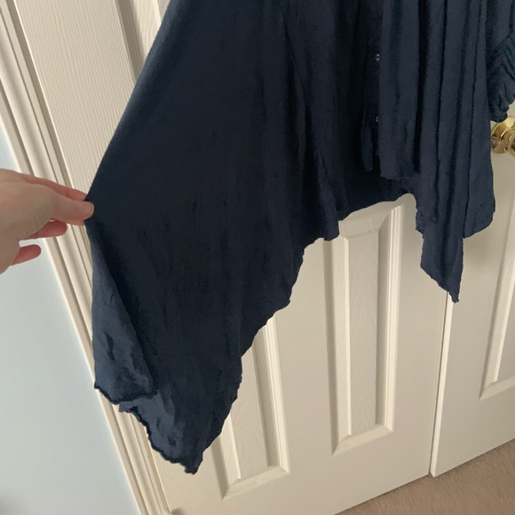 Awesome lightweight flowy dark navy cotton top - Picture 7 of 8